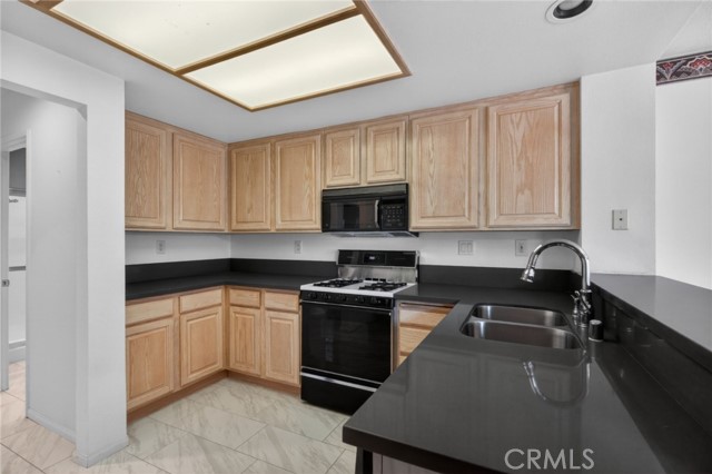 Detail Gallery Image 13 of 33 For 1529 Elegante Ct, Corona,  CA 92882 - 3 Beds | 3 Baths