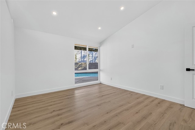 16445 Kingsbury photo 44