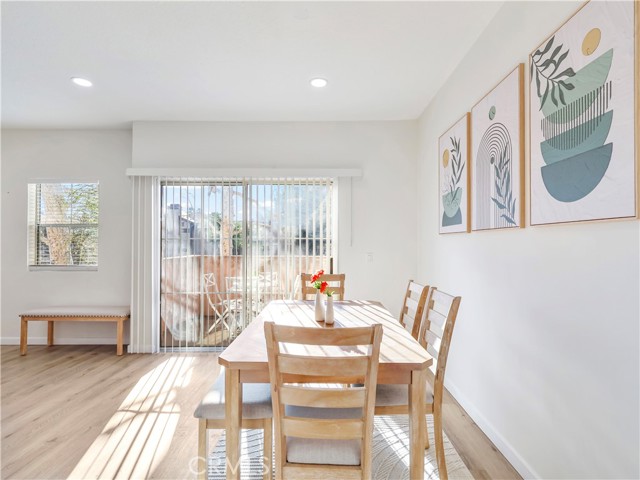 Detail Gallery Image 19 of 45 For 7320 Balboa Bld, Lake Balboa,  CA 91406 - 2 Beds | 2 Baths