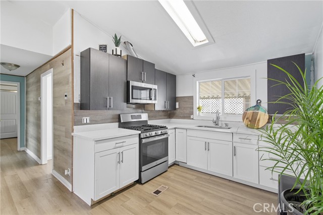 Detail Gallery Image 5 of 10 For 2108 Westerly Dr #93,  Rosamond,  CA 93560 - 4 Beds | 2/1 Baths