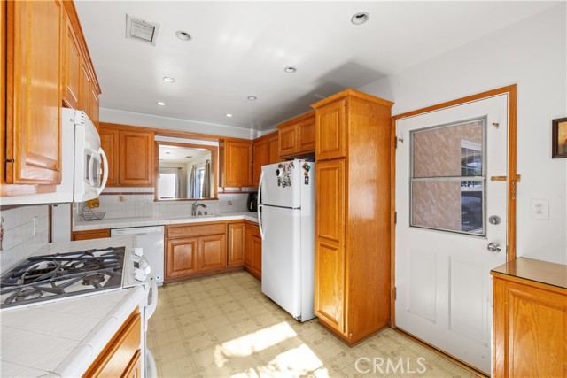 Detail Gallery Image 26 of 39 For 17419 Leadwell, Lake Balboa,  CA 91406 - 4 Beds | 2 Baths