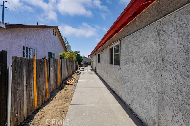 Detail Gallery Image 8 of 16 For 18080 Citron Ave, Fontana,  CA 92335 - 4 Beds | 2 Baths