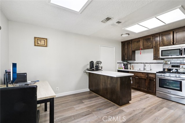 8040 Troost Avenue, North Hollywood CA: https://media.crmls.org/medias/c3cd4ed0-70d9-4fc5-9c12-333317bce49d.jpg