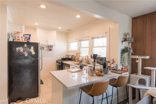 1517 E 1st Street, Long Beach CA: https://media.crmls.org/medias/c3cd5cb3-16a2-4eb0-8808-44a210f879aa.jpg