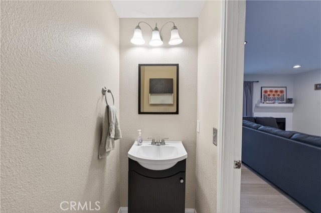Detail Gallery Image 15 of 41 For 107 W Spring #C,  Long Beach,  CA 90806 - 2 Beds | 2/1 Baths