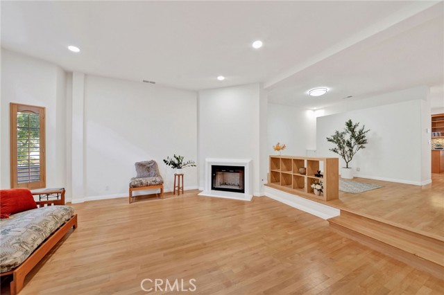 Detail Gallery Image 3 of 28 For 2825 Plaza Del Amo #106,  Torrance,  CA 90503 - 3 Beds | 2/1 Baths