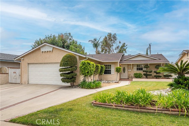 415 N Rennell Avenue, San Dimas CA: https://media.crmls.org/medias/c3ce7c71-db58-4a89-9fc7-fafe5864371d.jpg