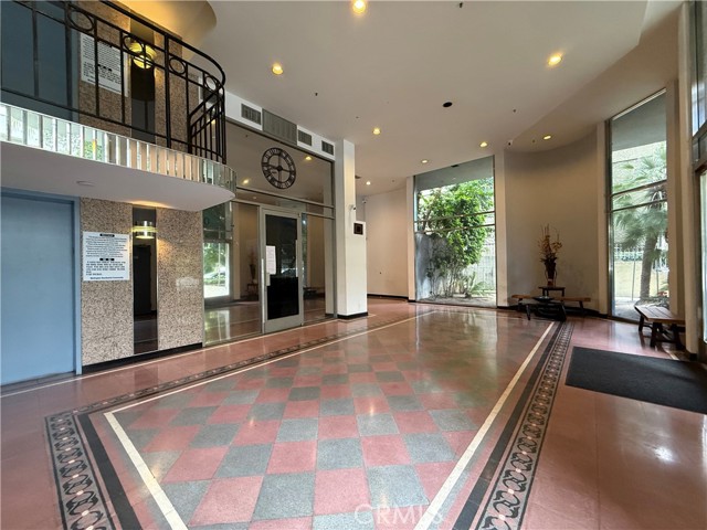 Detail Gallery Image 2 of 35 For 500 S Berendo St #302,  Los Angeles,  CA 90020 - 3 Beds | 2 Baths