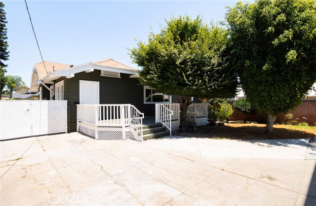 2640 Live Oak Street, Huntington Park, California 90255, ,Multi-Family,For Sale,Live Oak,DW24142301