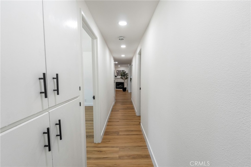 https://media.crmls.org/medias/c3cfcd31-88c9-411d-8409-ff1b155c7a6b.jpg?preset=X-Large