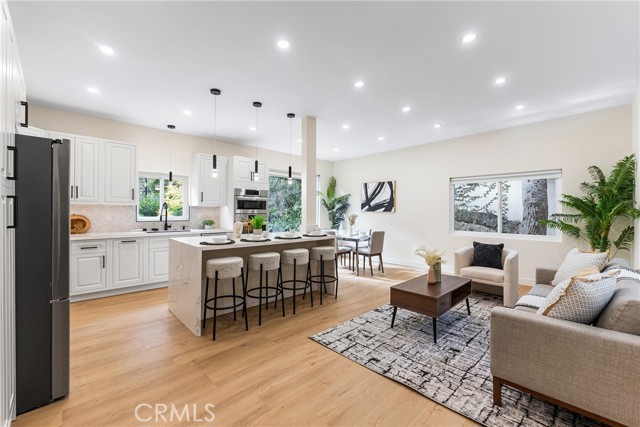 8010 Padre Lane, Los Angeles CA: https://media.crmls.org/medias/c3d19434-2ae1-42c0-8972-f930da796ba5.jpg