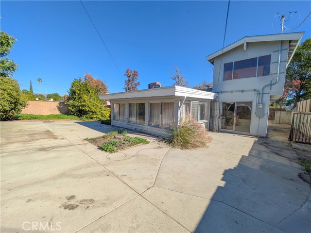 Detail Gallery Image 4 of 9 For 8401 Cozycroft, Winnetka,  CA 91306 - 3 Beds | 3 Baths