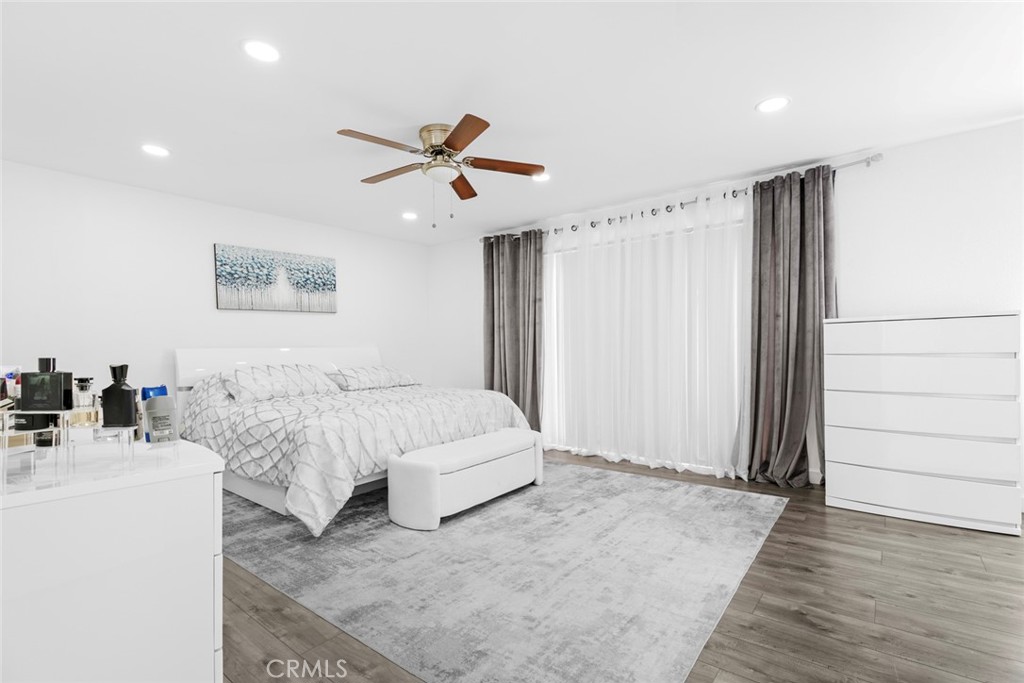 https://media.crmls.org/medias/c3d34bbf-6d9b-4219-8226-ce70dbdccf86.jpg?preset=X-Large