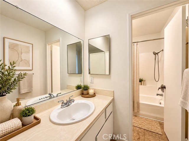 6907 Whitsett Avenue, 205 photo 6