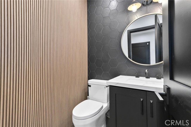 535 N Sierra Bonita Avenue, Los Angeles CA: https://media.crmls.org/medias/c3d4d6ac-09f7-4b93-8259-3c0280047060.jpg