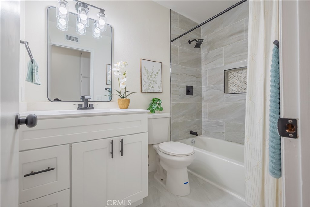 https://media.crmls.org/medias/c3d52908-646f-4126-9a5a-9960f34f5f3d.jpg?preset=X-Large