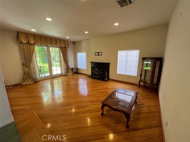 4751 Haskell Avenue, Encino CA: https://media.crmls.org/medias/c3d53d4c-d9f9-4a86-aa60-6e310bb96e2b.jpg