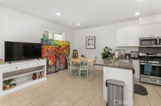 Detail Gallery Image 3 of 22 For 24131 Tuscany Ave #1303,  Murrieta,  CA 92562 - 3 Beds | 2/1 Baths