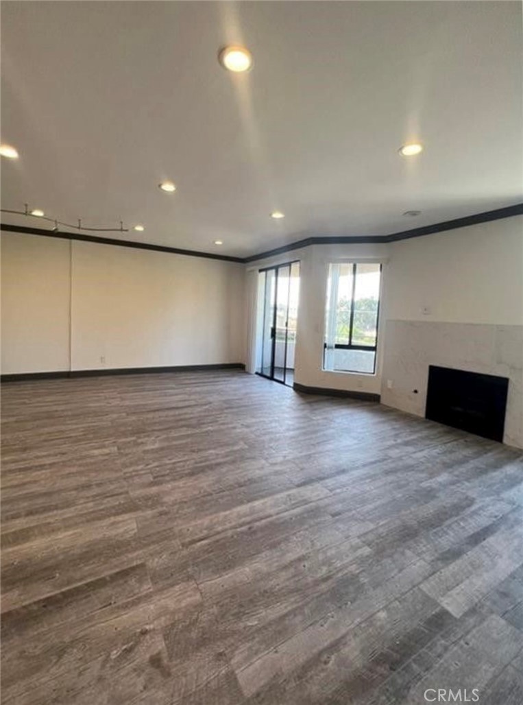 13920 Moorpark #204