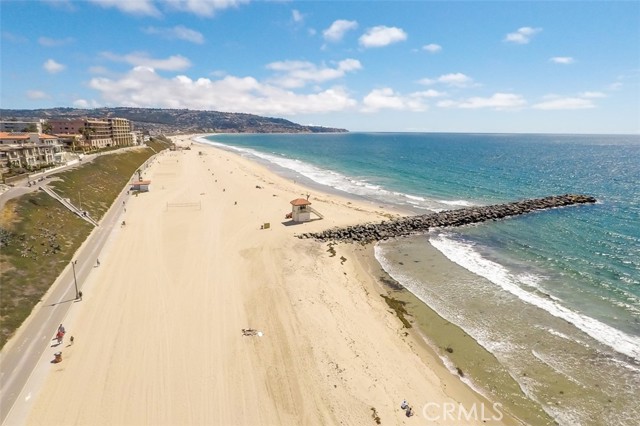 565 Esplanade, Redondo Beach, California 90277, 1 Bedroom Bedrooms, ,1 BathroomBathrooms,Residential,For Sale,Esplanade,SB24051265