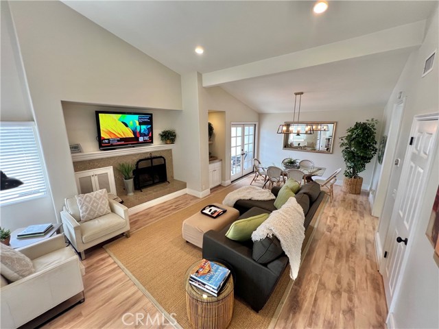 Detail Gallery Image 2 of 39 For 611 1/2 Orchid Ave, Corona Del Mar,  CA 92625 - 3 Beds | 2/1 Baths