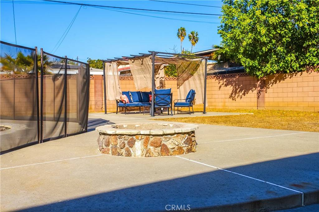 https://media.crmls.org/medias/c3d8d239-6d3e-461c-8cc2-90d9f4c97238.jpg?preset=X-Large