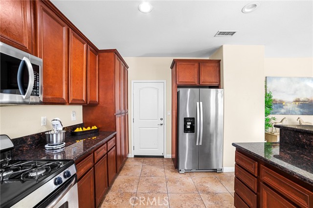 Detail Gallery Image 15 of 52 For 14578 Manchester Ave, Chino,  CA 91710 - 4 Beds | 2/1 Baths