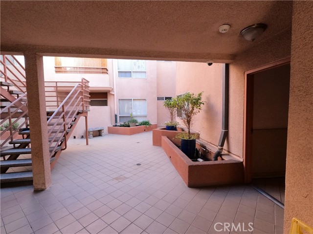 Detail Gallery Image 20 of 26 For 5060 Kester Ave #211,  Sherman Oaks,  CA 91403 - 2 Beds | 2 Baths