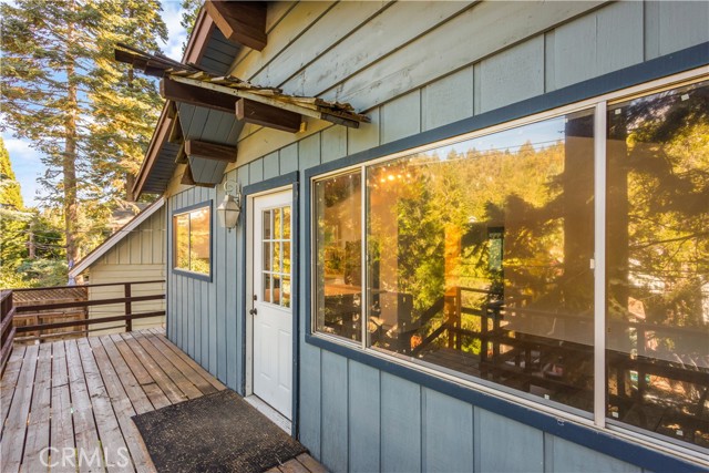 Detail Gallery Image 2 of 26 For 887 Arrowhead Villa Rd, Lake Arrowhead,  CA 92352 - 3 Beds | 2 Baths