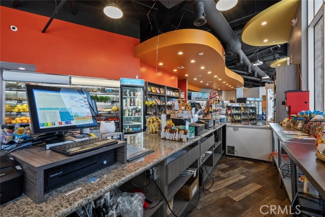 400 E Broadway, Glendale CA: https://media.crmls.org/medias/c3d9fdb7-abc8-4b44-8acf-db213ccae6fe.jpg