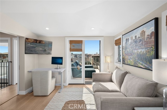 318 Coronado Street, Newport Beach CA: https://media.crmls.org/medias/c3da3c7c-c925-4d29-89eb-b99852d4d156.jpg