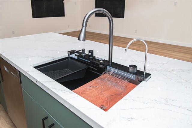 Detail Gallery Image 17 of 19 For 7760 Independence Ave, Canoga Park,  CA 91304 - 4 Beds | 2/1 Baths