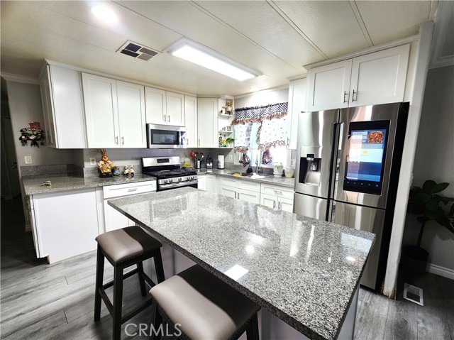 Detail Gallery Image 9 of 39 For 3825 Crestmore Rd #437,  Riverside,  CA 92509 - 4 Beds | 2 Baths