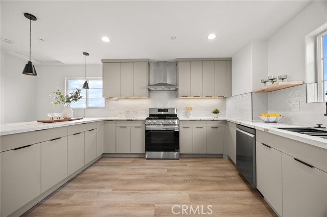 Detail Gallery Image 9 of 32 For 2391 Yorkshire Dr, Los Angeles,  CA 90065 - 3 Beds | 2/1 Baths