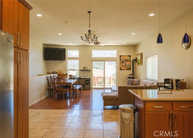 Detail Gallery Image 6 of 14 For 1324 Pinetree Dr, Frazier Park,  CA 93225 - 3 Beds | 2/1 Baths
