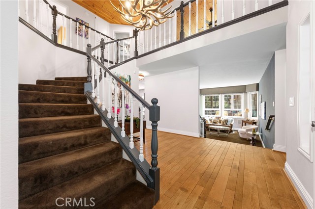 Detail Gallery Image 3 of 44 For 447 Bay View Dr, Lake Arrowhead,  CA 92352 - 4 Beds | 3 Baths