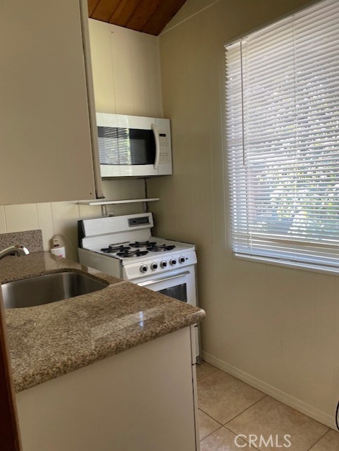 1702 1st Street, Duarte CA: https://media.crmls.org/medias/c3dbd74e-9835-4d88-a8d1-99ee49cb0854.jpg