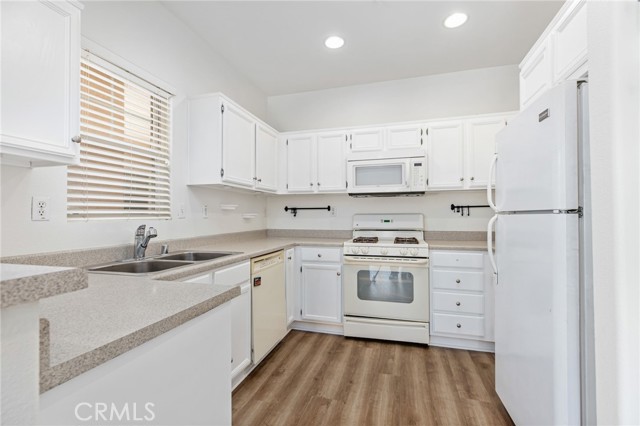 26390 Arboretum Way, Murrieta CA: https://media.crmls.org/medias/c3dc007a-b5fb-4f70-a7c5-26d7fe6bb64a.jpg