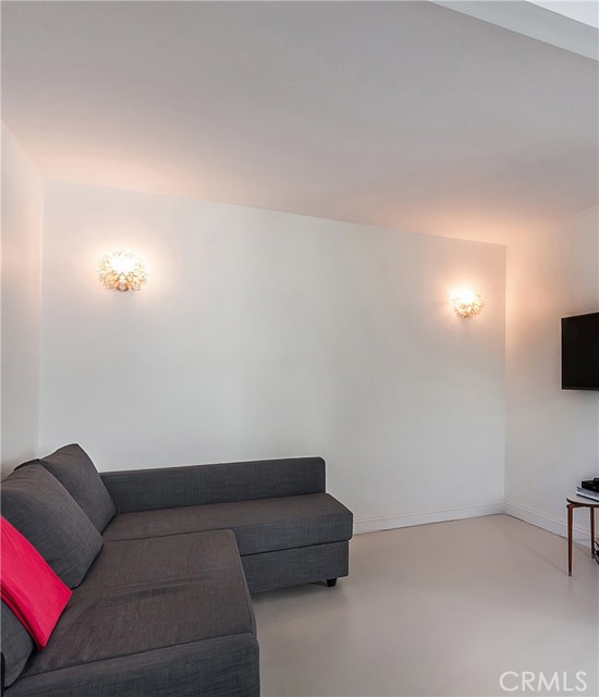 1325 Loma Drive, Hermosa Beach, California 90254, 2 Bedrooms Bedrooms, ,2 BathroomsBathrooms,Residential,Sold,Loma,SB17232773