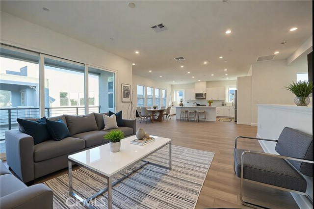 Detail Gallery Image 2 of 8 For 241 Proctor, Irvine,  CA 92618 - 4 Beds | 3 Baths