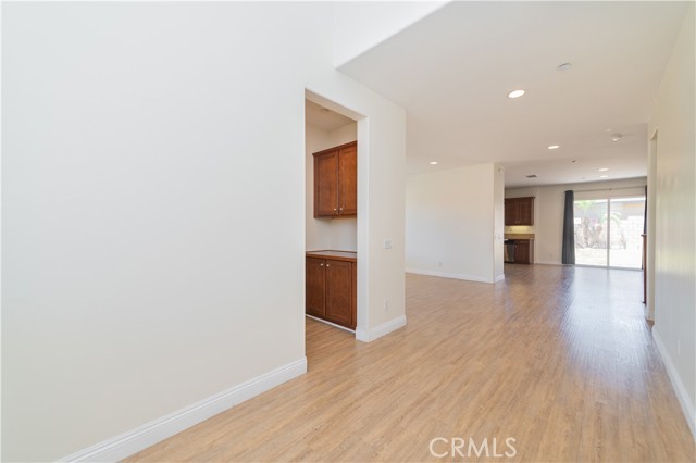 6851 Tourmaline Drive, Eastvale CA: https://media.crmls.org/medias/c3dc6dca-4183-47fd-b09e-ad3e0274e476.jpg
