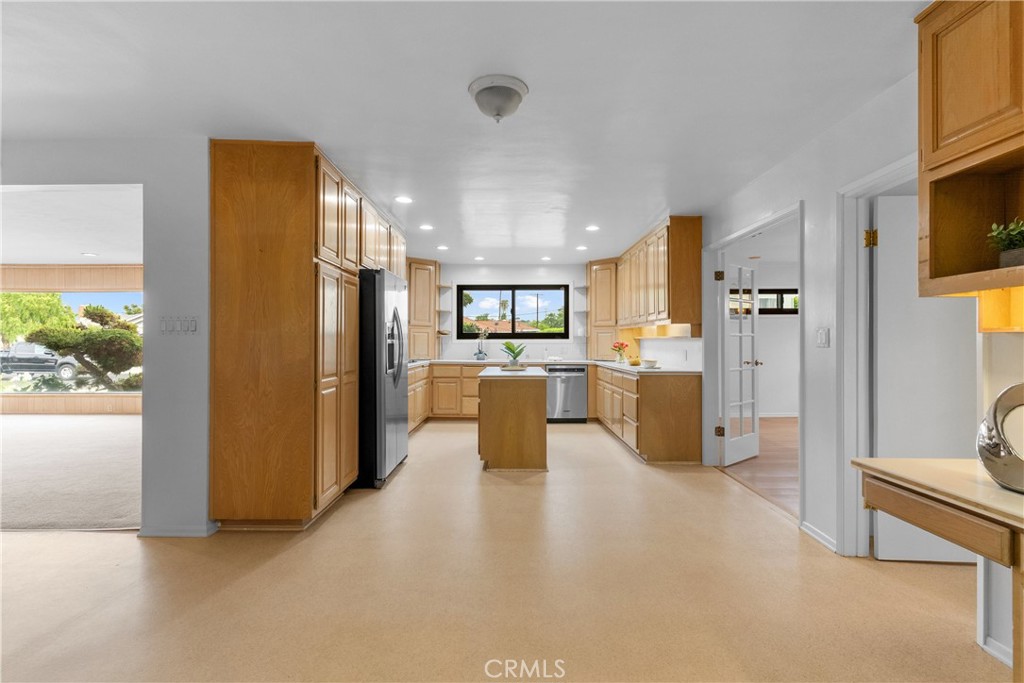 https://media.crmls.org/medias/c3dd0763-07c8-4cbd-9ce2-893851a66037.jpg?preset=X-Large
