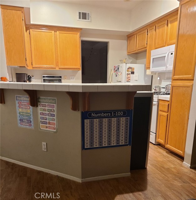 13042 Avenida Pescador, Riverside CA: https://media.crmls.org/medias/c3dd8adf-ba0d-451c-a93e-5ee0a5edd724.jpg