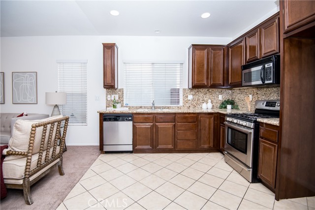 Detail Gallery Image 13 of 67 For 4021 Landau Ct, Riverside,  CA 92501 - 3 Beds | 2/1 Baths