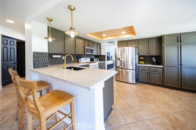25444 Clover Glen Circle, Murrieta CA: https://media.crmls.org/medias/c3ddc0e7-87e1-4793-990e-782b7467e2a3.jpg
