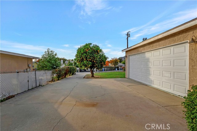 Garage & Driveway