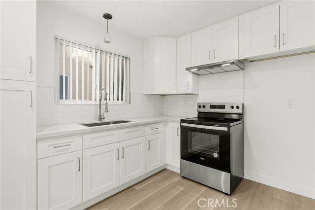 994 Valencia Street, Costa Mesa CA: https://media.crmls.org/medias/c3e05810-31da-478d-8c52-8a39b4de607c.jpg