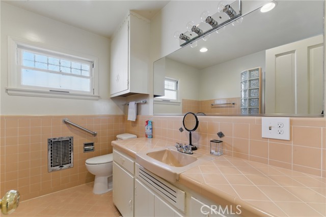 Detail Gallery Image 27 of 41 For 4482 Don Miguel Dr, Los Angeles,  CA 90008 - 2 Beds | 1/1 Baths