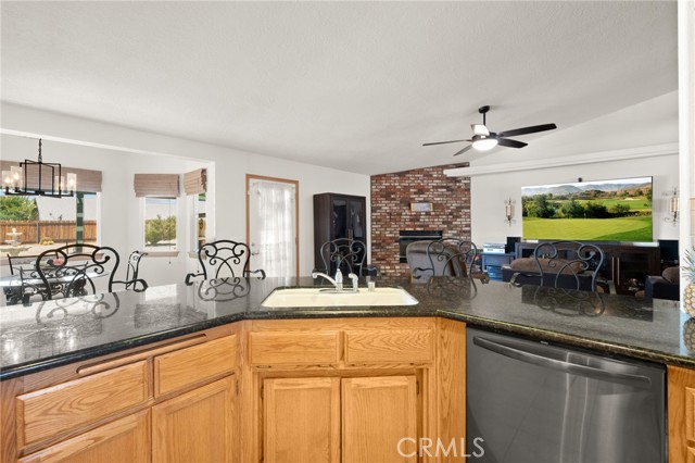 12710 Yorkshire Drive, Apple Valley CA: https://media.crmls.org/medias/c3e11c50-2a20-4639-9827-df9c530b4f82.jpg