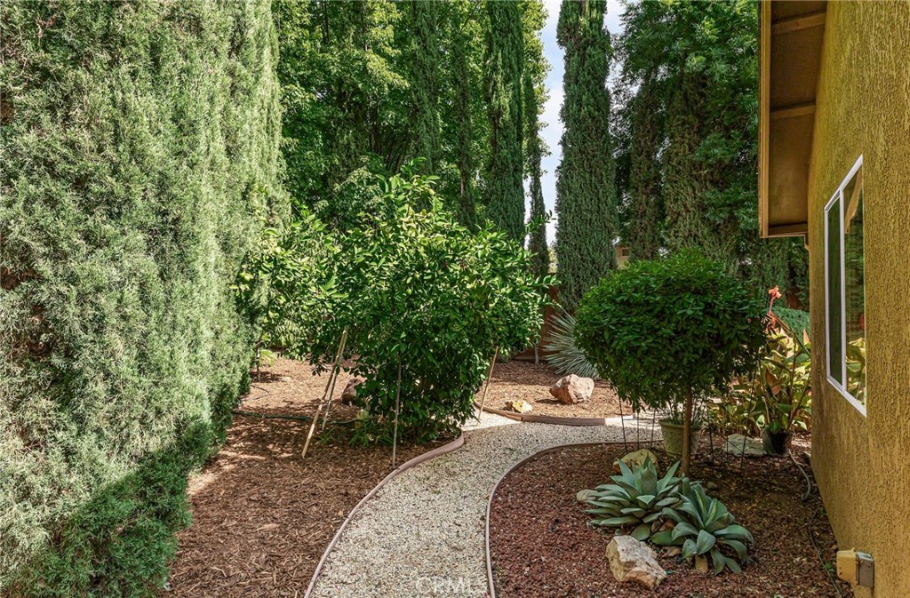 https://media.crmls.org/medias/c3e1bcd9-5c06-4a47-83aa-b436984fce58.jpg?preset=X-Large
